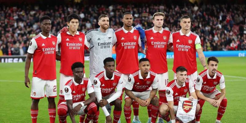 Xem xét đội hình ra sân trước khi xuống tiền